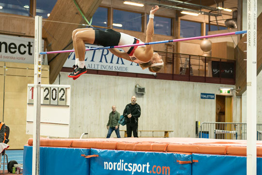 Stabil förstadag i sjukamp för Fredrik Samuelsson med bl a 2.02 i höjd. Foto: Mattias Magnusson